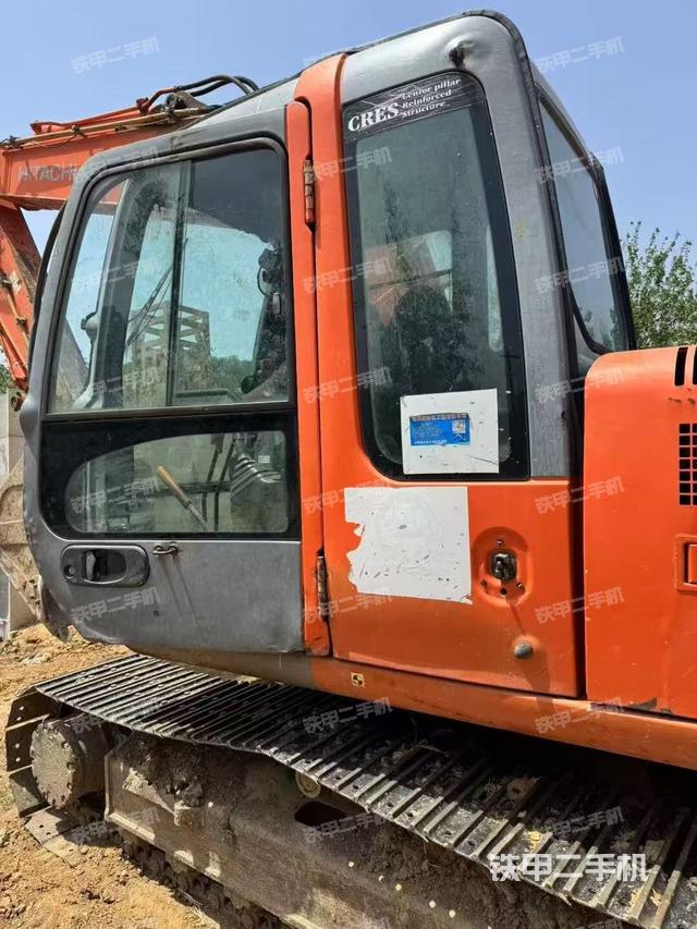 駕駛室整體(整機外觀) 駕駛室整體(整機外觀)