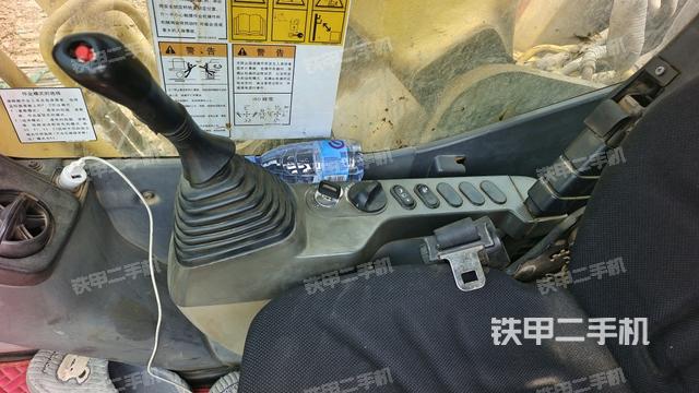 座椅右側(cè)控制臺(tái)/鑰匙門/油門/含右手柄（駕駛室部分）