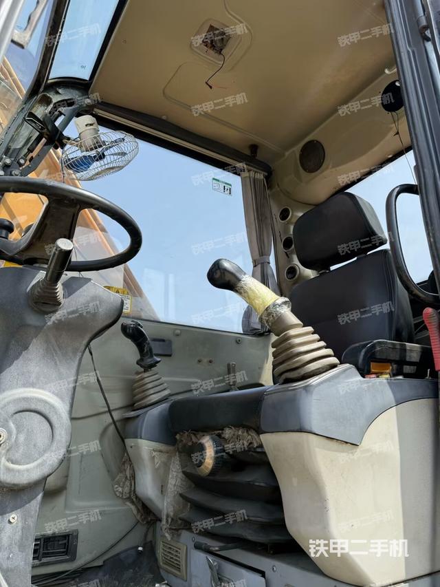 驾驶室整体（整机外观）