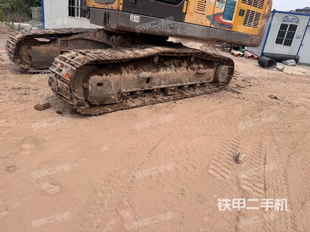 左側(cè)履帶整體?(行走機(jī)構(gòu)) 左側(cè)履帶整體?(行走機(jī)構(gòu))