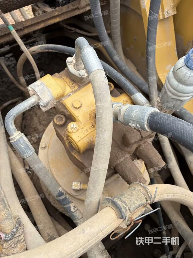 回转马达和主控阀（整机外观）