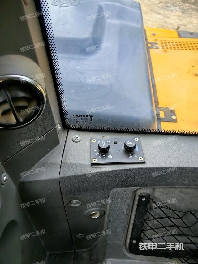 后窗玻璃角標(biāo)(駕駛室部分) 后窗玻璃角標(biāo)(駕駛室部分)