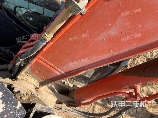 鏟斗右后整體(工作和回轉(zhuǎn)裝置) 鏟斗右后整體(工作和回轉(zhuǎn)裝置)