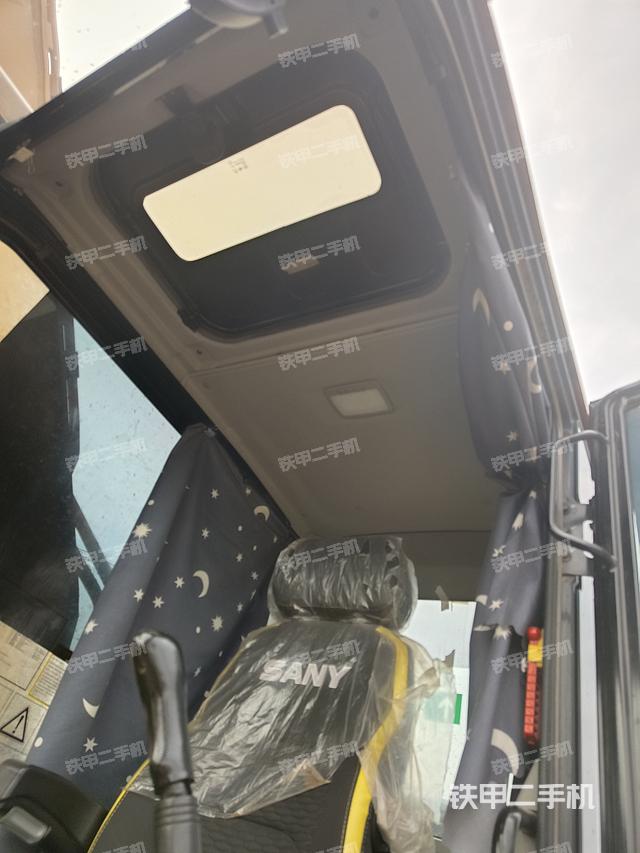 驾驶室整体(整机外观) 驾驶室整体(整机外观)