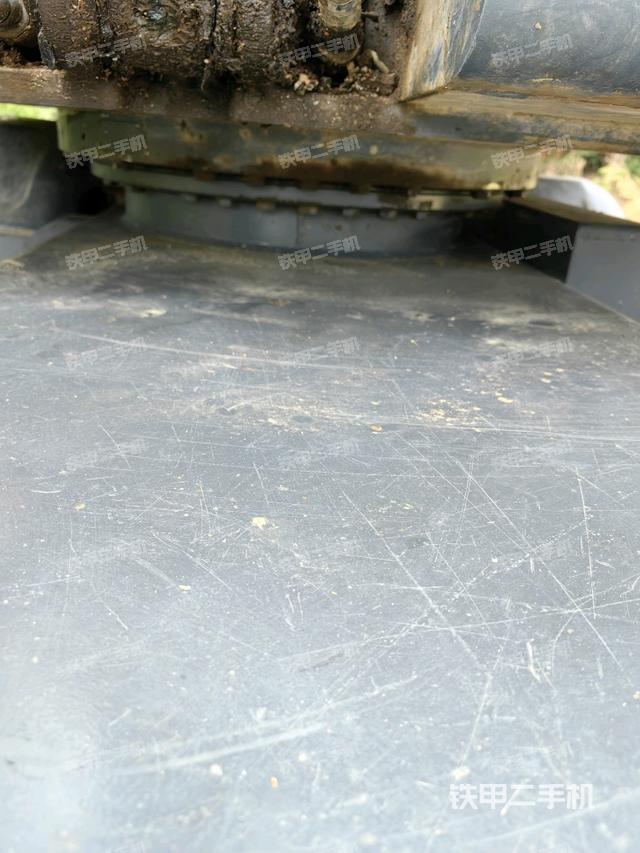 轉(zhuǎn)盤和下車架正前(工作和回轉(zhuǎn)裝置) 轉(zhuǎn)盤和下車架正前(工作和回轉(zhuǎn)裝置)