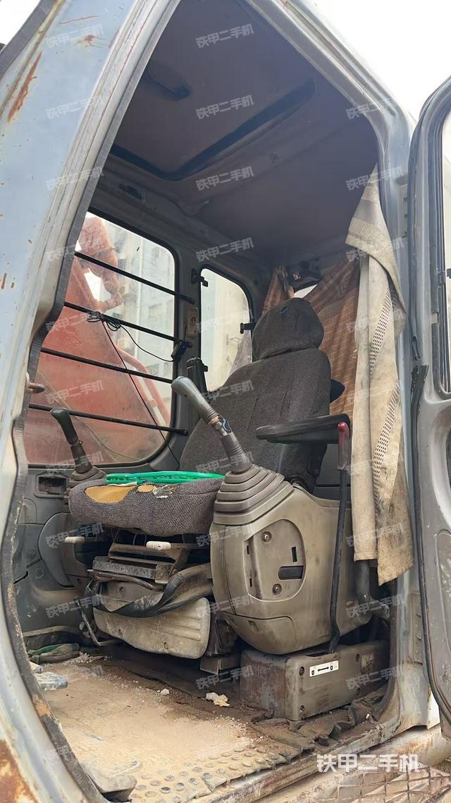 驾驶室整体(整机外观) 驾驶室整体(整机外观)