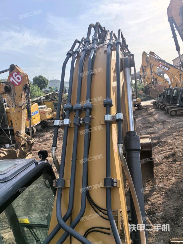 大臂背部俯視（工作和回轉(zhuǎn)裝置）