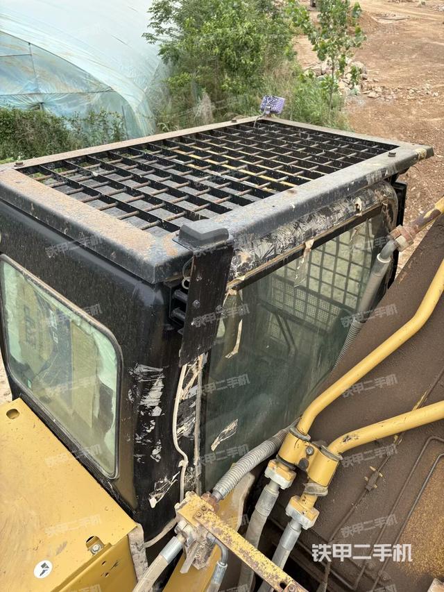 驾驶室顶部（整机外观）