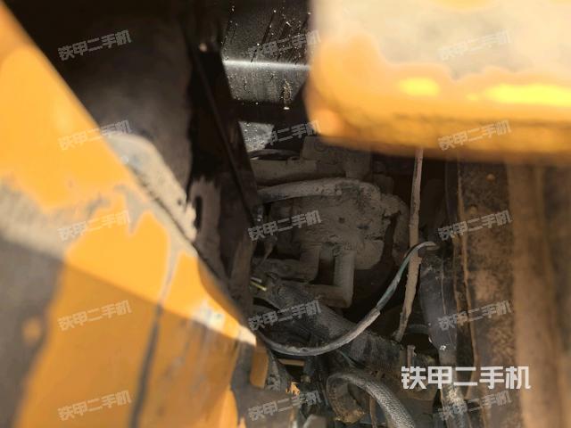 回转马达和主控阀（整机外观）