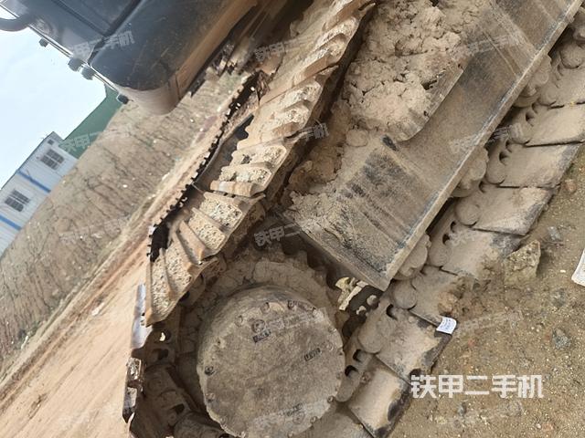 单侧履带整体(整机外观) 单侧履带整体(整机外观)