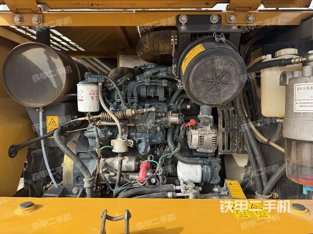 發(fā)動(dòng)機(jī)室(上車部件) 發(fā)動(dòng)機(jī)室(上車部件)