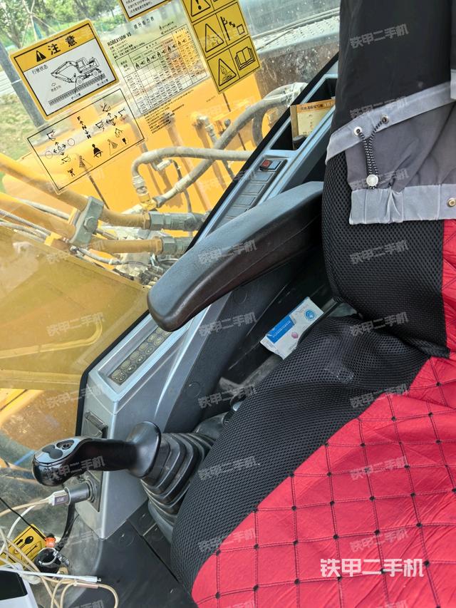 座椅右側(cè)控制臺/鑰匙門/油門/含右手柄（駕駛室部分）