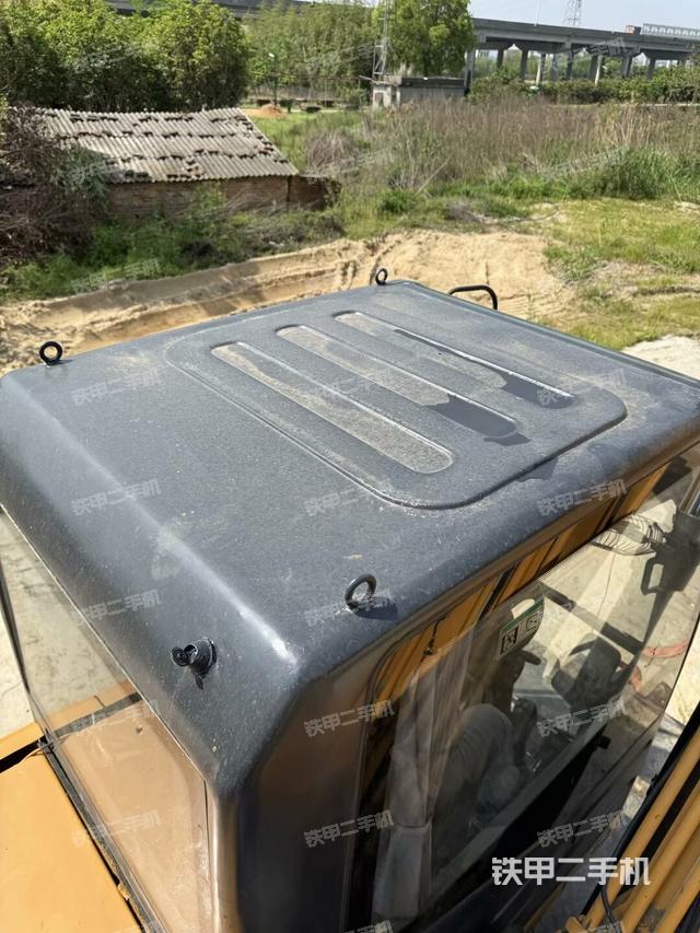 驾驶室顶部（整机外观）