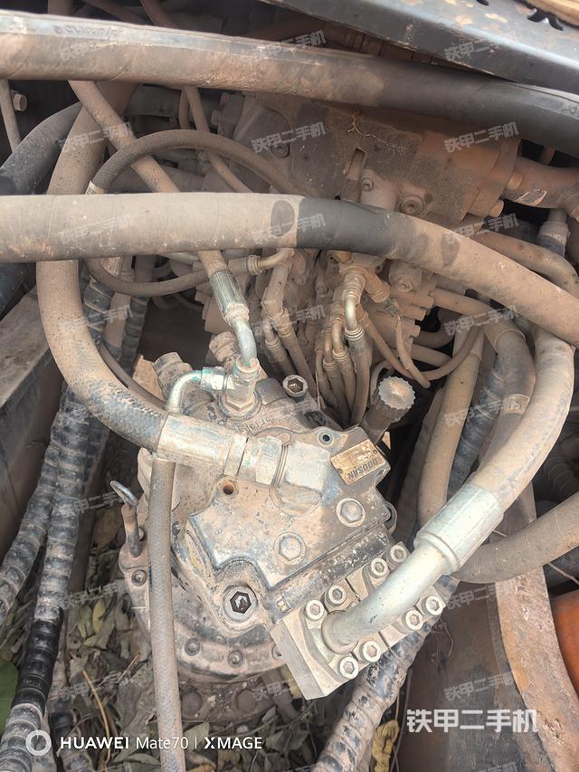 回转马达和主控阀（整机外观）