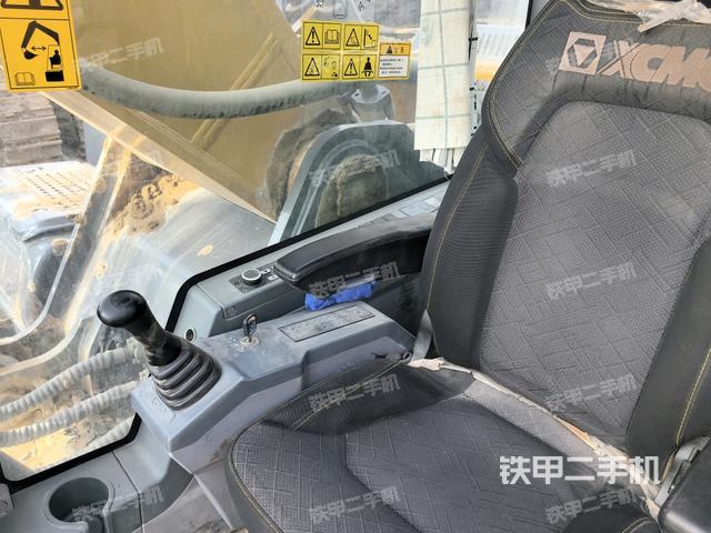 后窗玻璃角標（駕駛室部分）