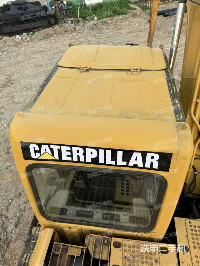 驾驶室顶部（整机外观）