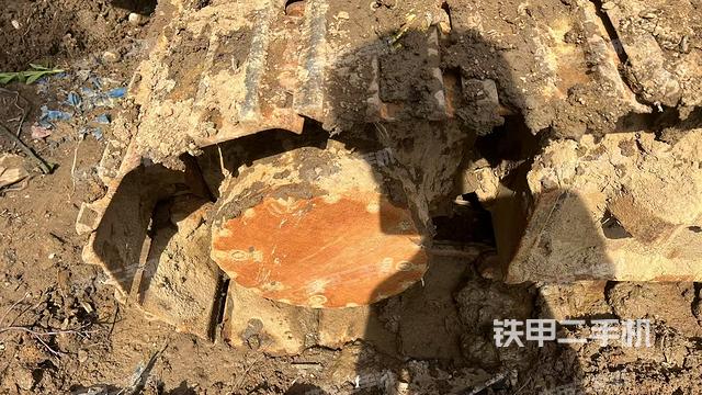 右驅(qū)動輪（行走機構(gòu)）