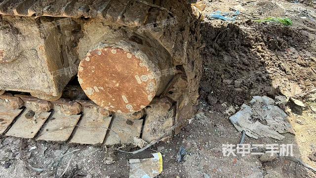 左驅(qū)動輪（行走機構(gòu)）