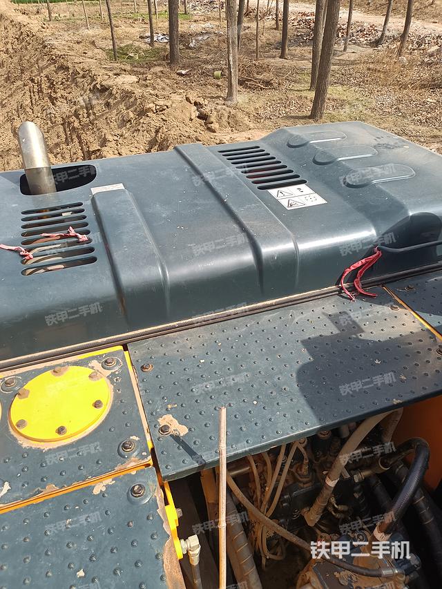 駕駛室頂部(整機外觀) 駕駛室頂部(整機外觀)