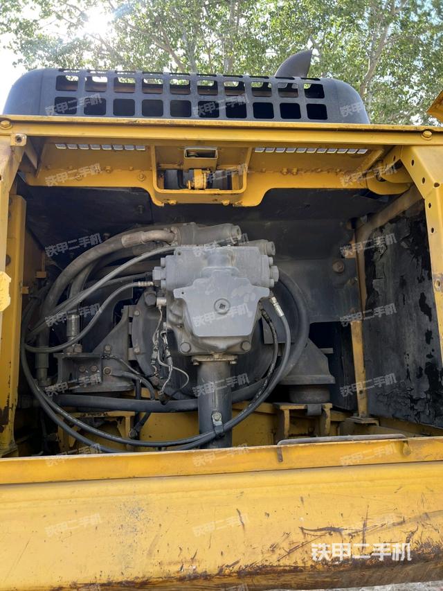 液壓泵艙室正面整體（整機(jī)外觀）