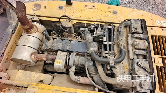 發(fā)動(dòng)機(jī)室（上車部件）