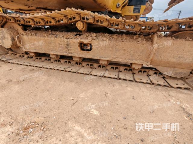 單側(cè)履帶整體(整機外觀) 單側(cè)履帶整體(整機外觀)