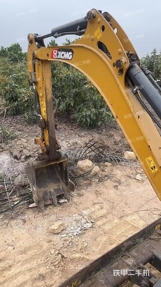 驾驶室整体(整机外观) 驾驶室整体(整机外观)