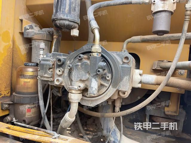 液壓泵艙室正面整體（整機(jī)外觀）