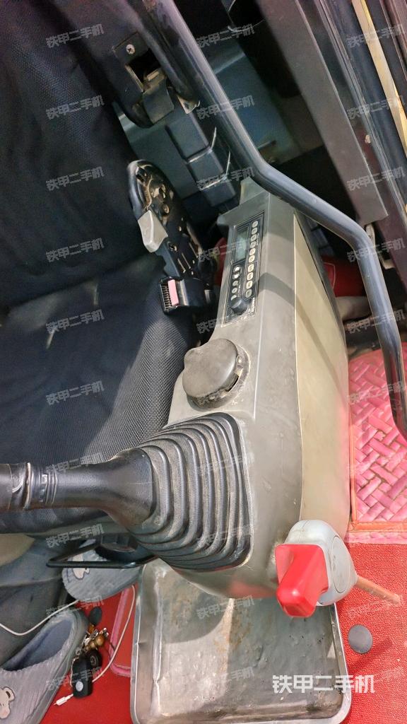 座椅左側(cè)控制臺(tái)/音響/含左手柄（駕駛室部分）