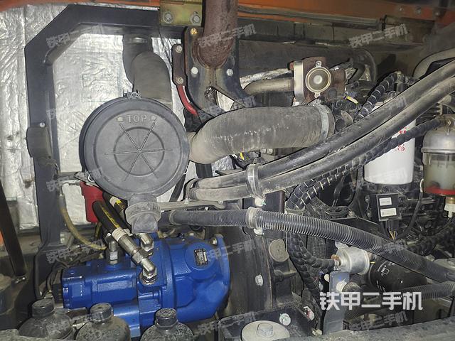 液壓泵艙室正面整體(整機(jī)外觀) 液壓泵艙室正面整體(整機(jī)外觀)