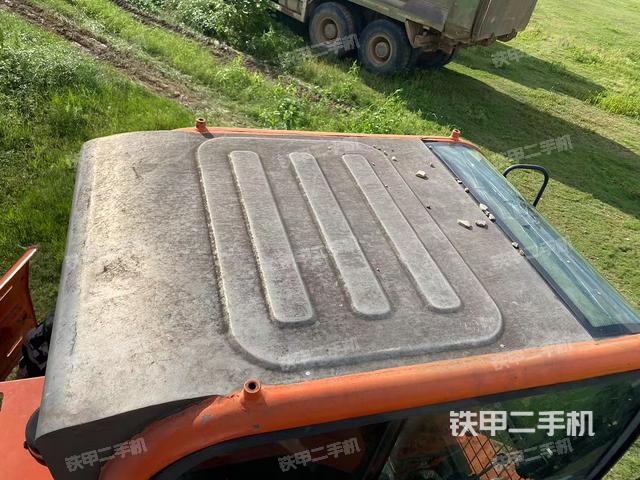 驾驶室顶部（整机外观）