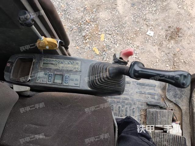 座椅右侧控制台/钥匙门/油门/含右手柄（驾驶室部分）