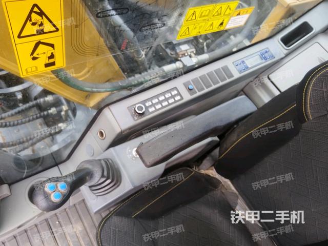 座椅右侧控制台/钥匙门/油门/含右手柄（驾驶室部分）