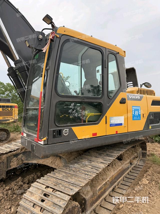 駕駛室整體（整機(jī)外觀）