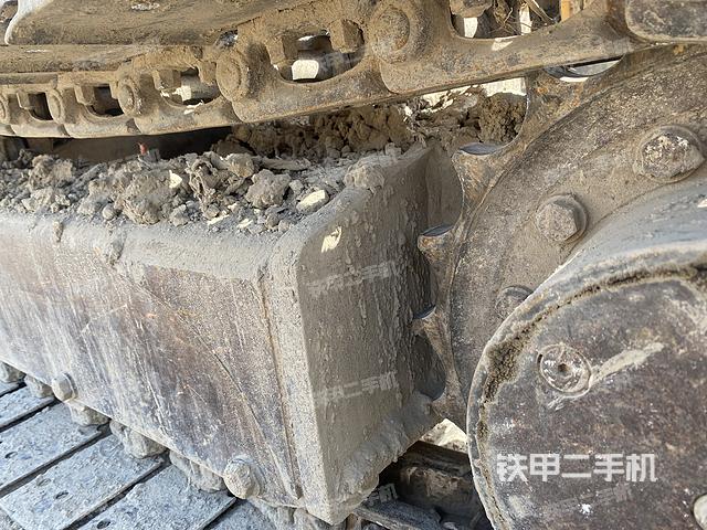 單側(cè)履帶整體(整機(jī)外觀) 單側(cè)履帶整體(整機(jī)外觀)