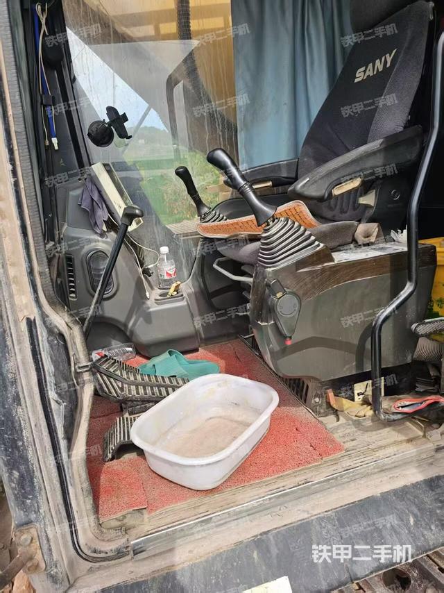 驾驶室整体（整机外观）