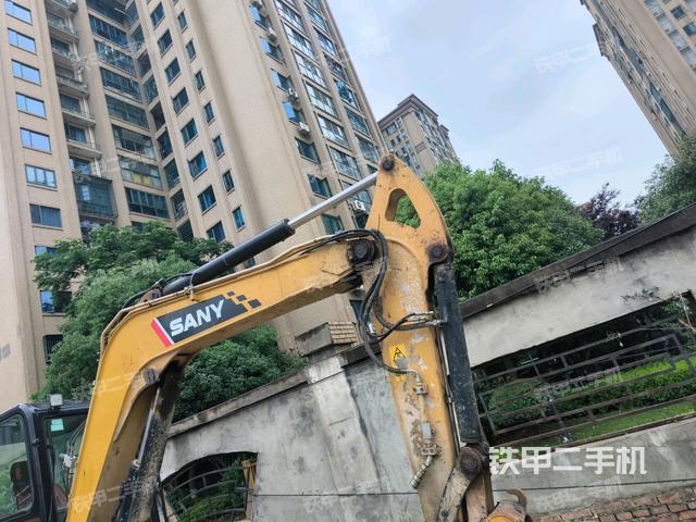 轉(zhuǎn)盤和下車架正前(工作和回轉(zhuǎn)裝置) 轉(zhuǎn)盤和下車架正前(工作和回轉(zhuǎn)裝置)