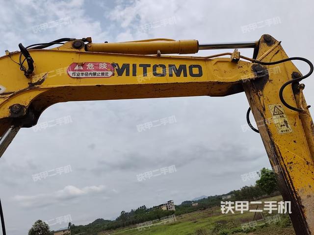 鏟斗右后整體(工作和回轉(zhuǎn)裝置) 鏟斗右后整體(工作和回轉(zhuǎn)裝置)