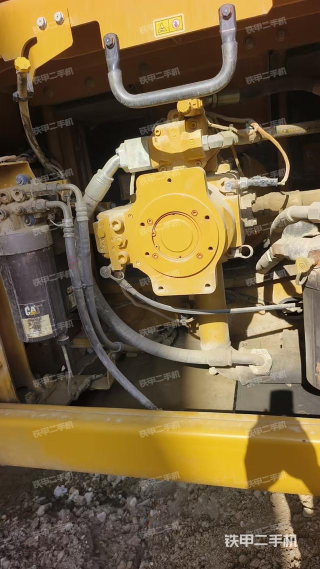 液壓泵艙室正面整體(整機(jī)外觀) 液壓泵艙室正面整體(整機(jī)外觀)