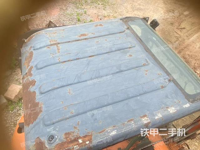 駕駛室頂部(整機外觀) 駕駛室頂部(整機外觀)