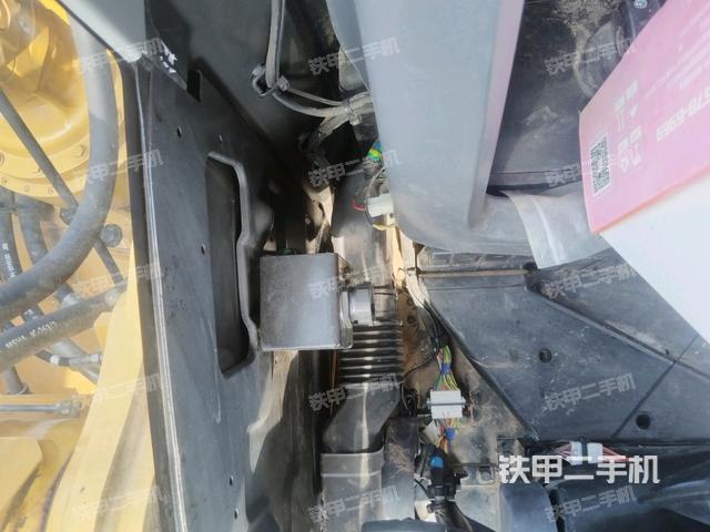 左后方玻璃角標(駕駛室部分) 左后方玻璃角標(駕駛室部分)