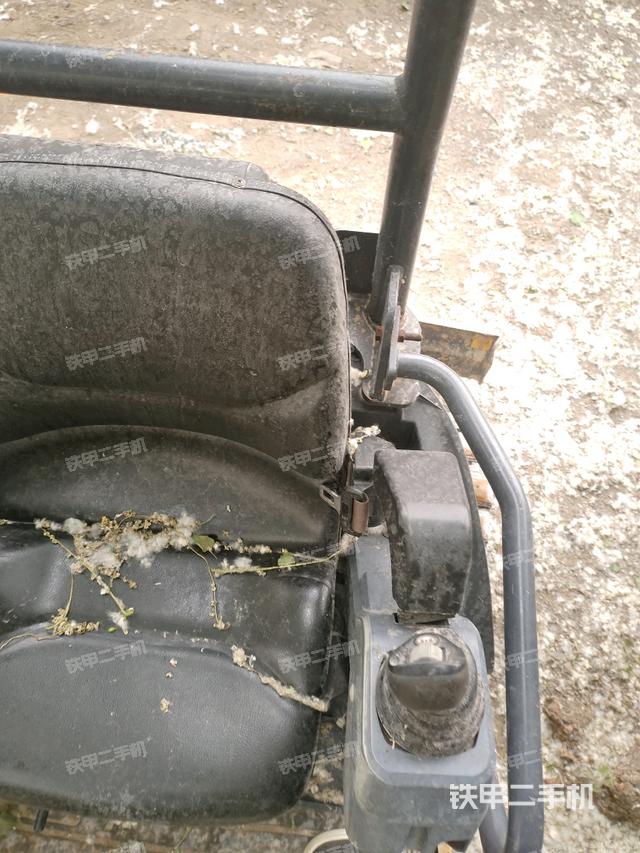 座椅左侧控制台/音响/含左手柄（驾驶室部分）