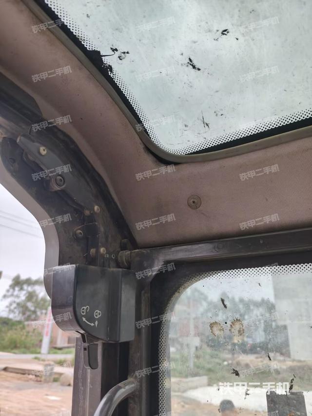 座椅左侧控制台/音响/含左手柄（驾驶室部分）