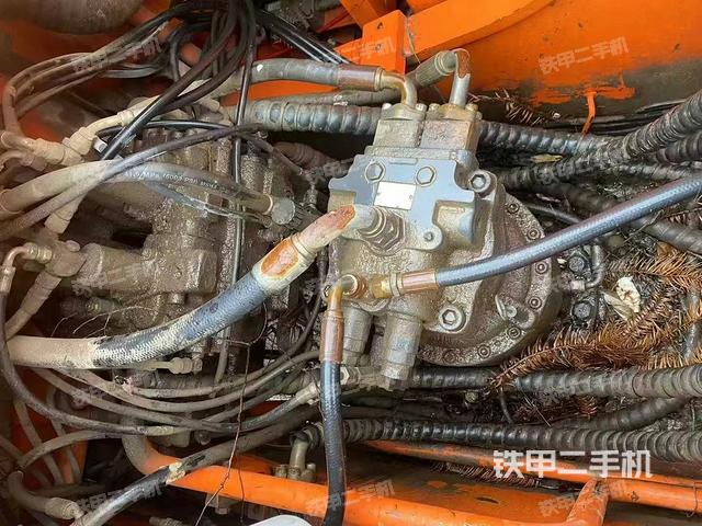 回轉(zhuǎn)馬達和主控閥（整機外觀）