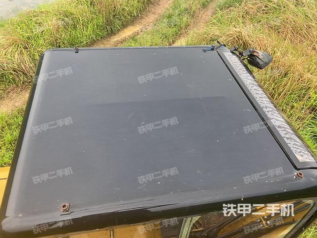 駕駛室頂部（整機外觀）