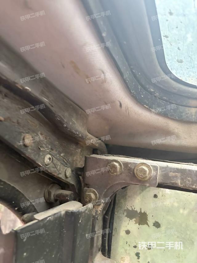 顶棚整体(驾驶室部分) 顶棚整体(驾驶室部分)