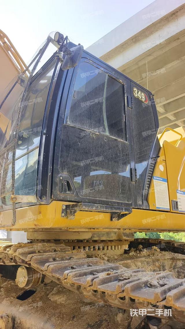 駕駛室頂部(整機(jī)外觀) 駕駛室頂部(整機(jī)外觀)