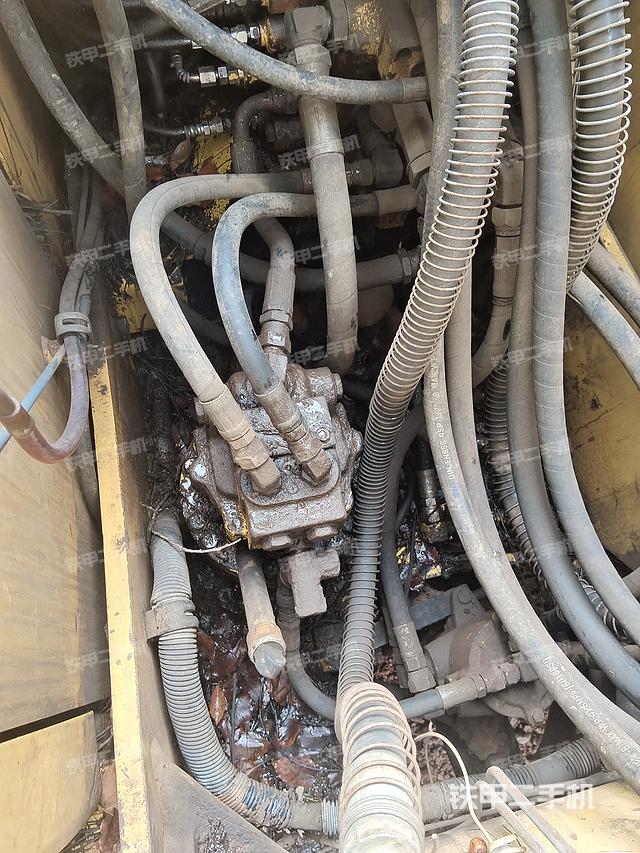 回轉(zhuǎn)馬達(dá)和主控閥(整機(jī)外觀) 回轉(zhuǎn)馬達(dá)和主控閥(整機(jī)外觀)