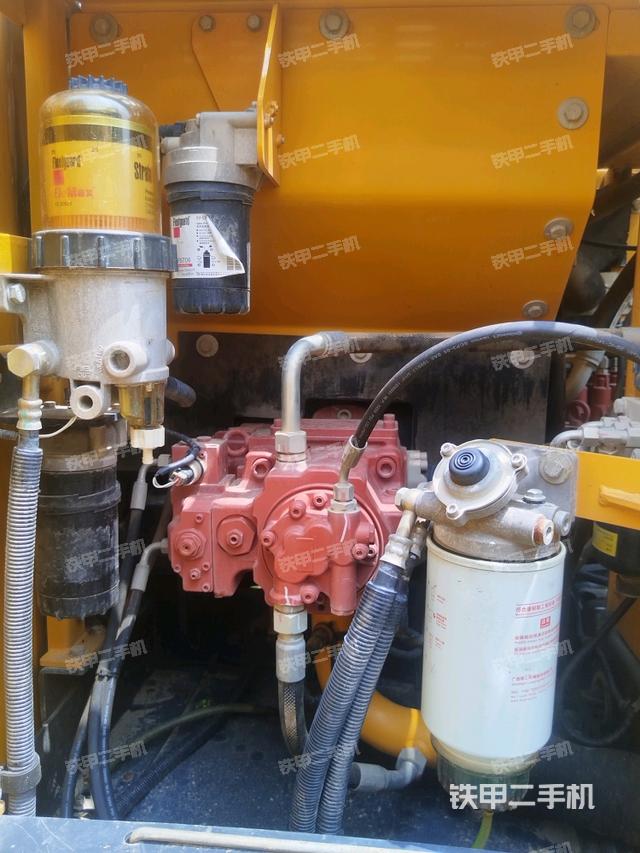 液壓泵艙室正面整體(整機(jī)外觀) 液壓泵艙室正面整體(整機(jī)外觀)