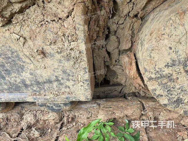 单侧履带整体(整机外观) 单侧履带整体(整机外观)